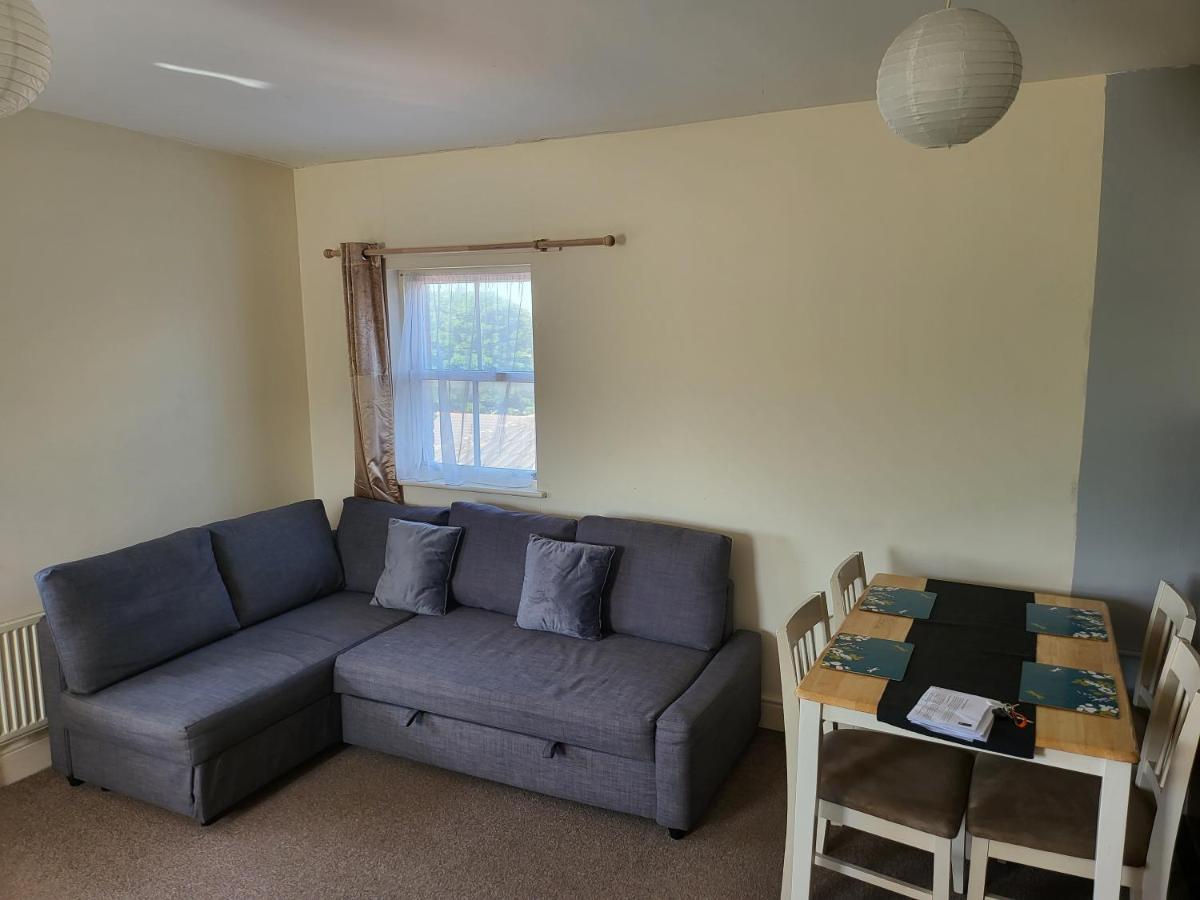 Spacious Neat Penthouse Apartment With Great View In London Exterior photo